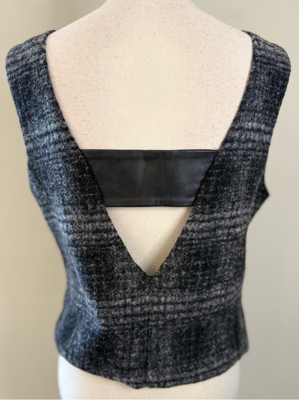 Wool blend plaid sleeveless sweater vest deep V back SZ 12